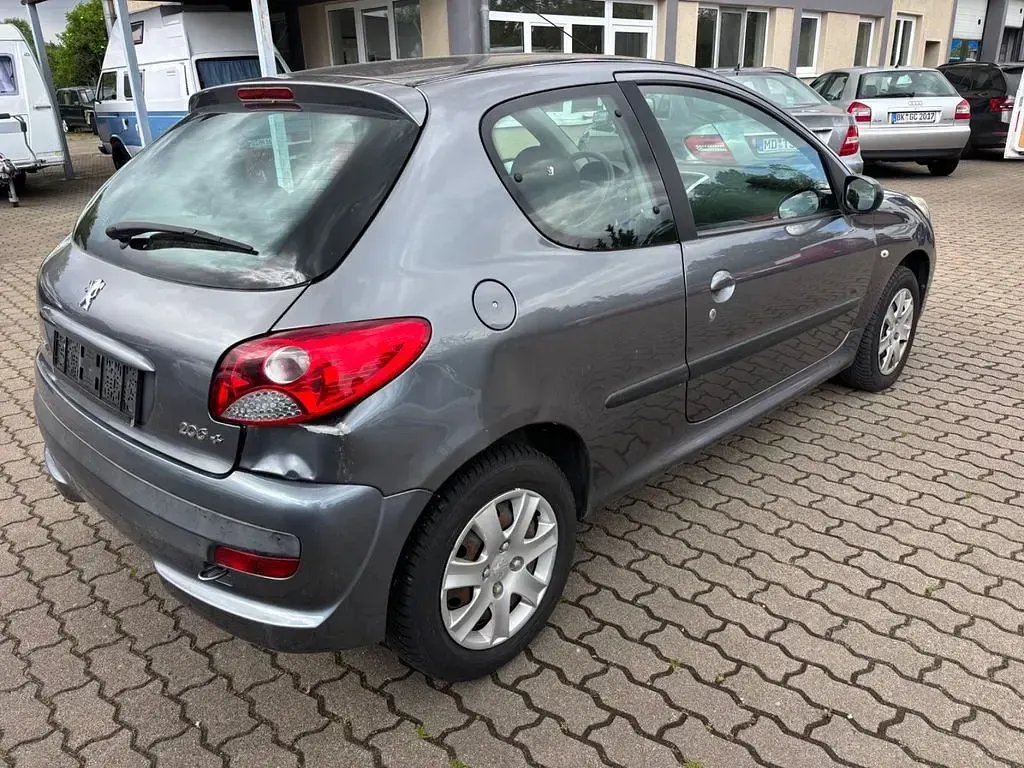 Gebraucht Peugeot 206+ 75 PS (55 kW) 2009 Grau Kleinwagen