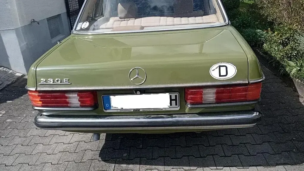 Gebraucht Mercedes E230 136 PS (100 kW) 1982 Grün Limousine
