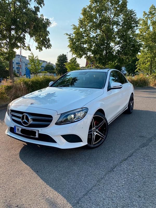 Weiß Gebraucht 2019 Mercedes C220 Limousine | 25.000 € (Superpreis) - Bild 1/4
