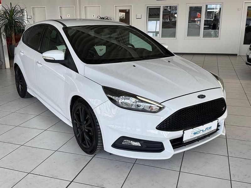 Gebraucht Ford Focus ST 250 PS (183 kW) 2017 Weiß Limousine