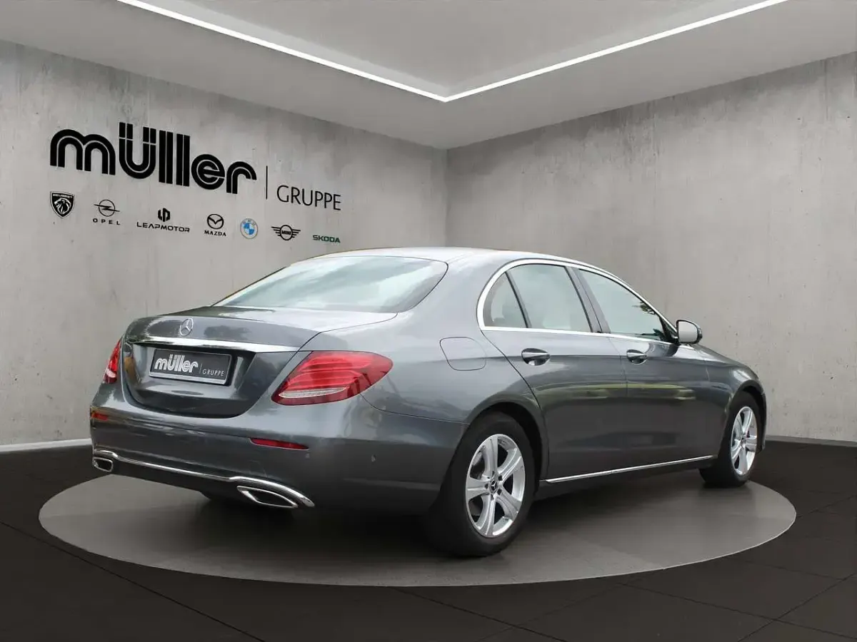 Gebraucht Mercedes E220 Avantgarde 194 PS (142 kW) 2018 Grau Limousine