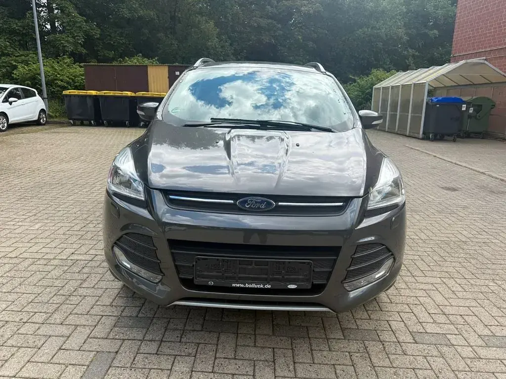 Gebraucht Ford Kuga Trend 150 PS (110 kW) 2016 Grau SUV