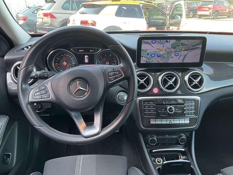 Gebraucht Mercedes GLA200 156 PS (114 kW) 2017 Rot SUV