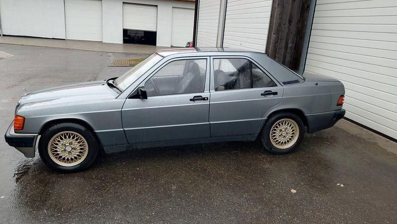 Gebraucht Mercedes 190 107 PS (78 kW) 1991 Grau Limousine