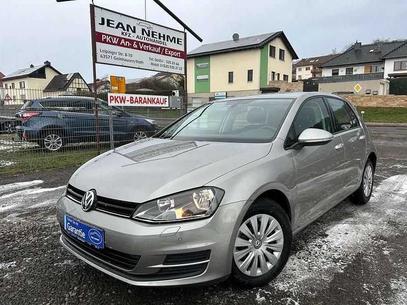 Gebraucht VW Golf VII Trendline 110 PS (80 kW) 2015 Tungsten silver metallic Kleinwagen