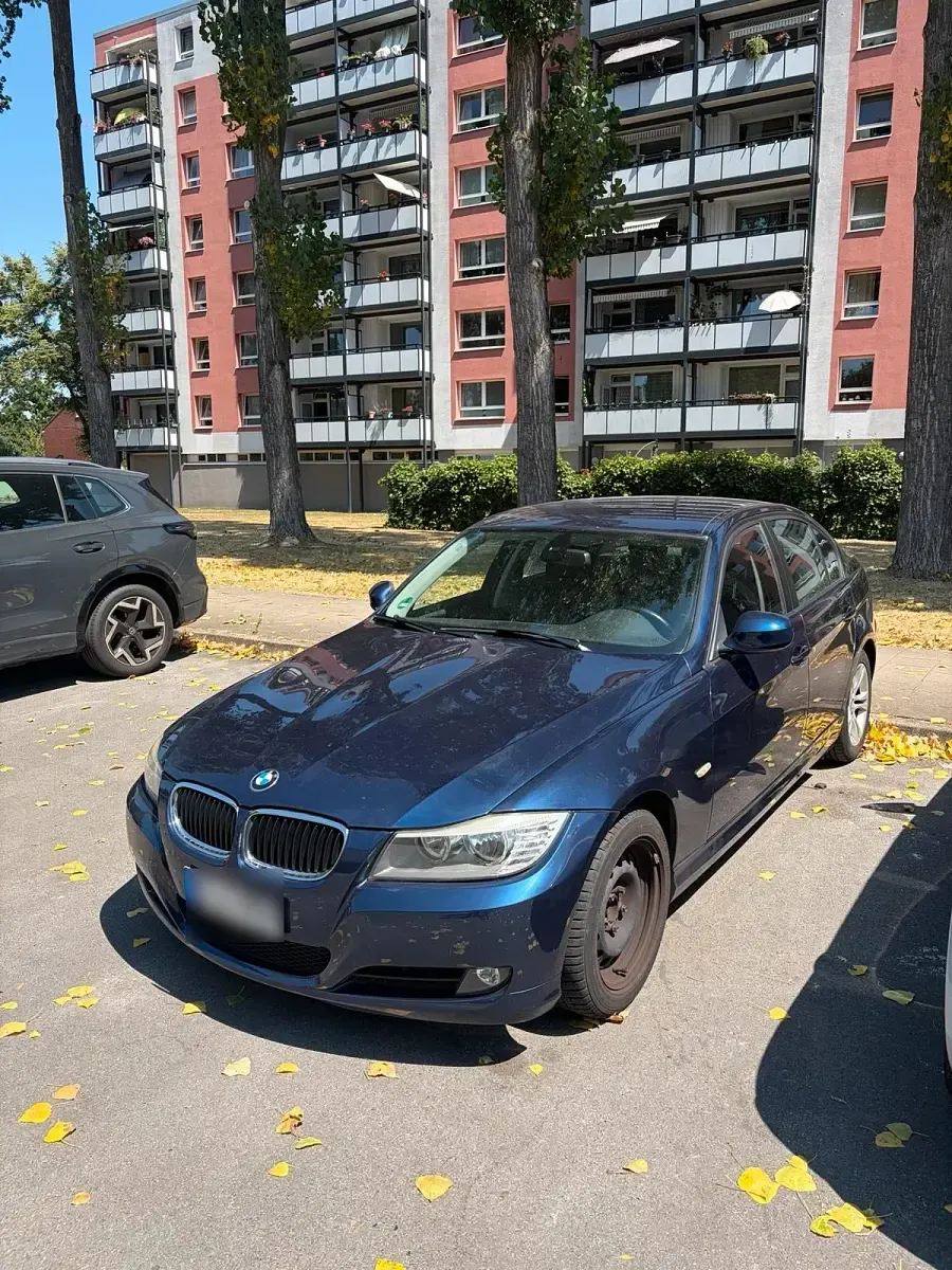 Gebraucht BMW 318 143 PS (105 kW) 2011 Blau Limousine