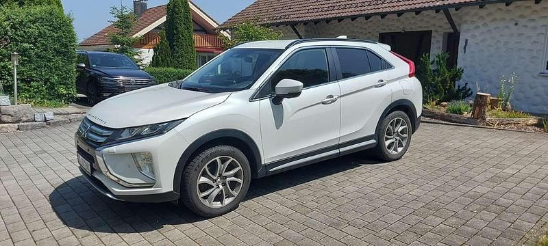 Weiß Gebraucht 2019 Mitsubishi Eclipse Cross Top SUV | 19.300 € (Teuer) - Bild 1/4