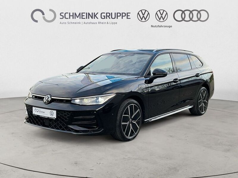 Grenadillschwarz metallic Neu 2025 VW Passat R-line Kombi | 65.880 € (Etwas zu teuer) - Bild 1/4