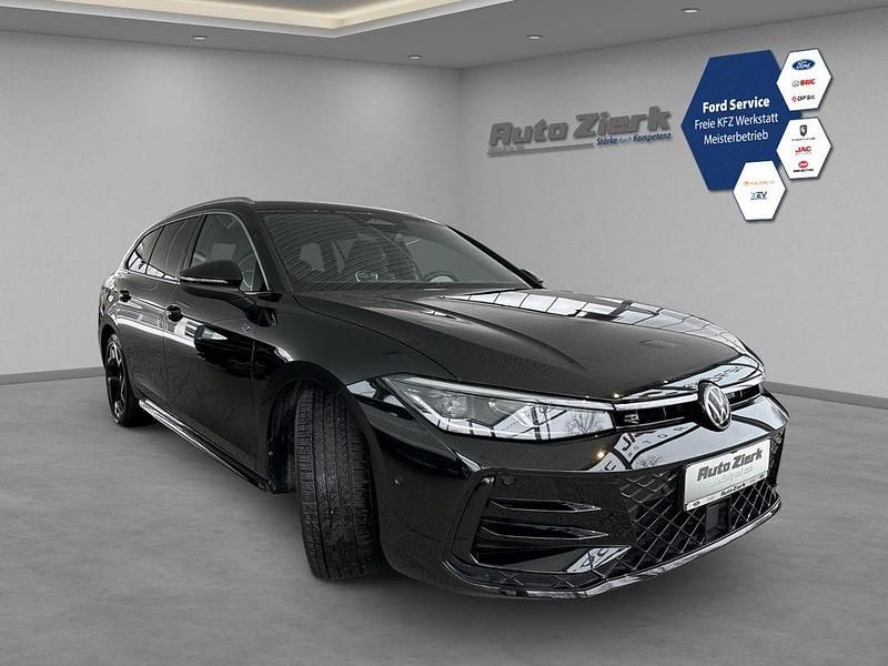 Gebraucht VW Passat R-line 150 PS (110 kW) 2025 Schwarz Kombi