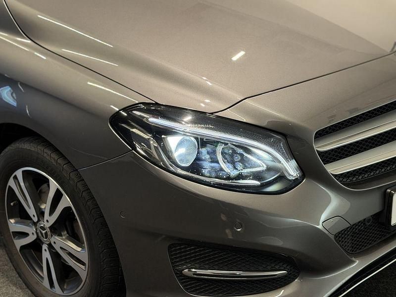 Gebraucht Mercedes B200 136 PS (100 kW) 2017 Grau Kleinwagen