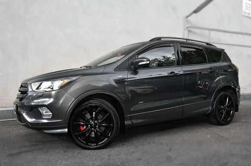 Grau Gebraucht 2017 Ford Kuga ST-Line SUV | 13.500 € (Teuer) - Bild 1/4
