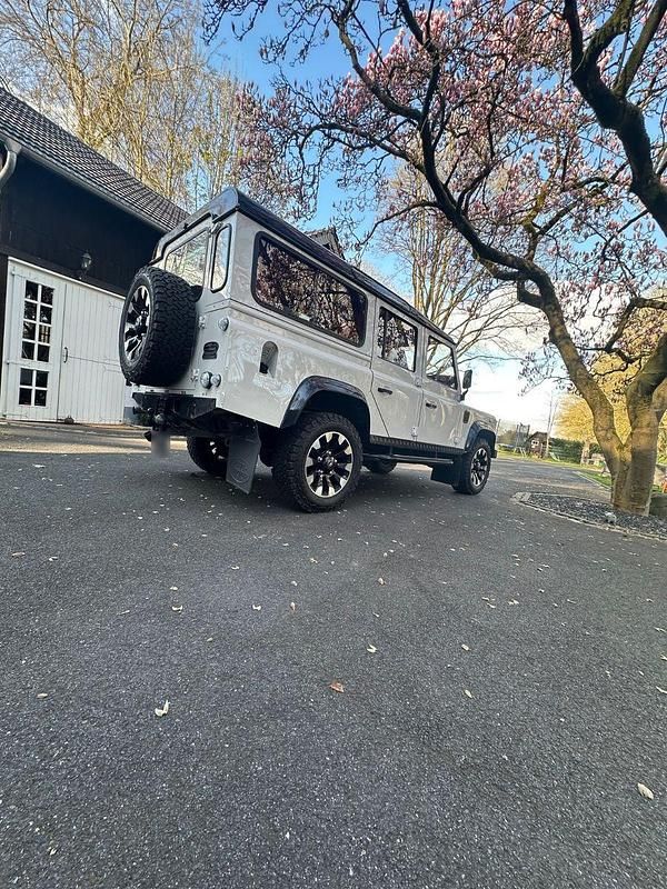 Gebraucht Land Rover Defender SE 122 PS (89 kW) 2009 Weiß Kombi