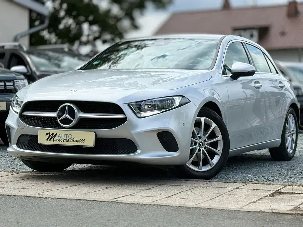 Gebraucht Mercedes A180 136 PS (100 kW) 2021 Silber Limousine