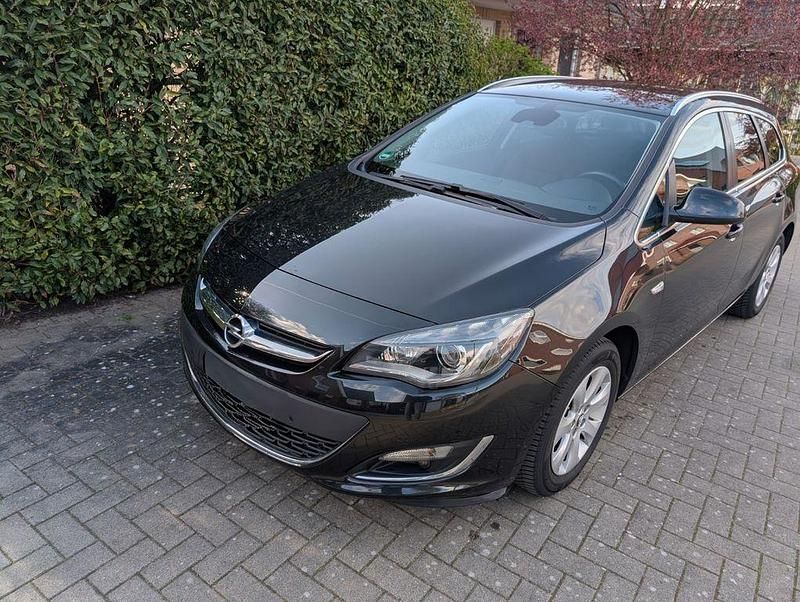 Gebraucht Opel Astra Exklusiv 140 PS (102 kW) 2015 Schwarz Kombi
