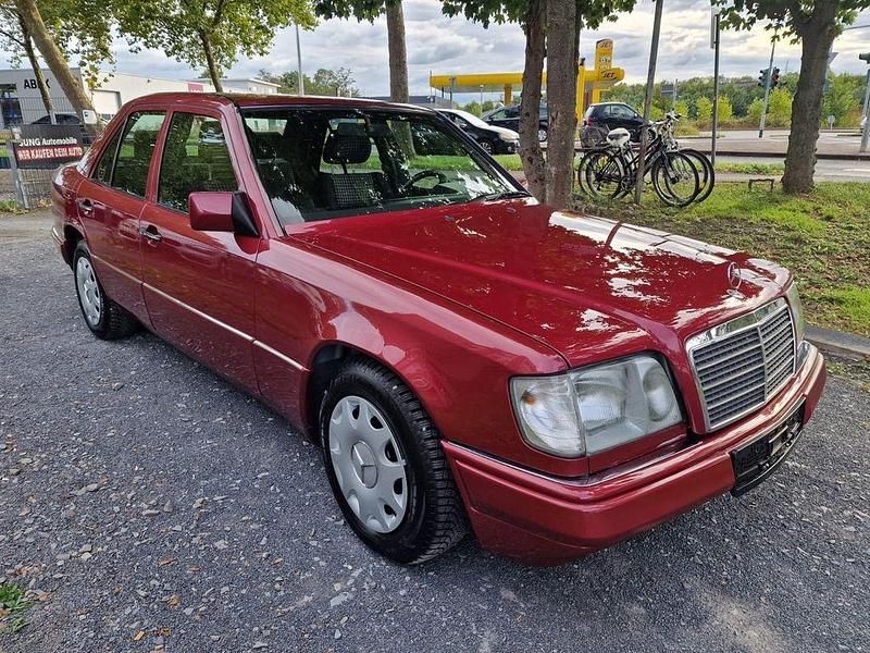 Rot Gebraucht 1995 Mercedes 200 Limousine | 9.999 € - Bild 1/4