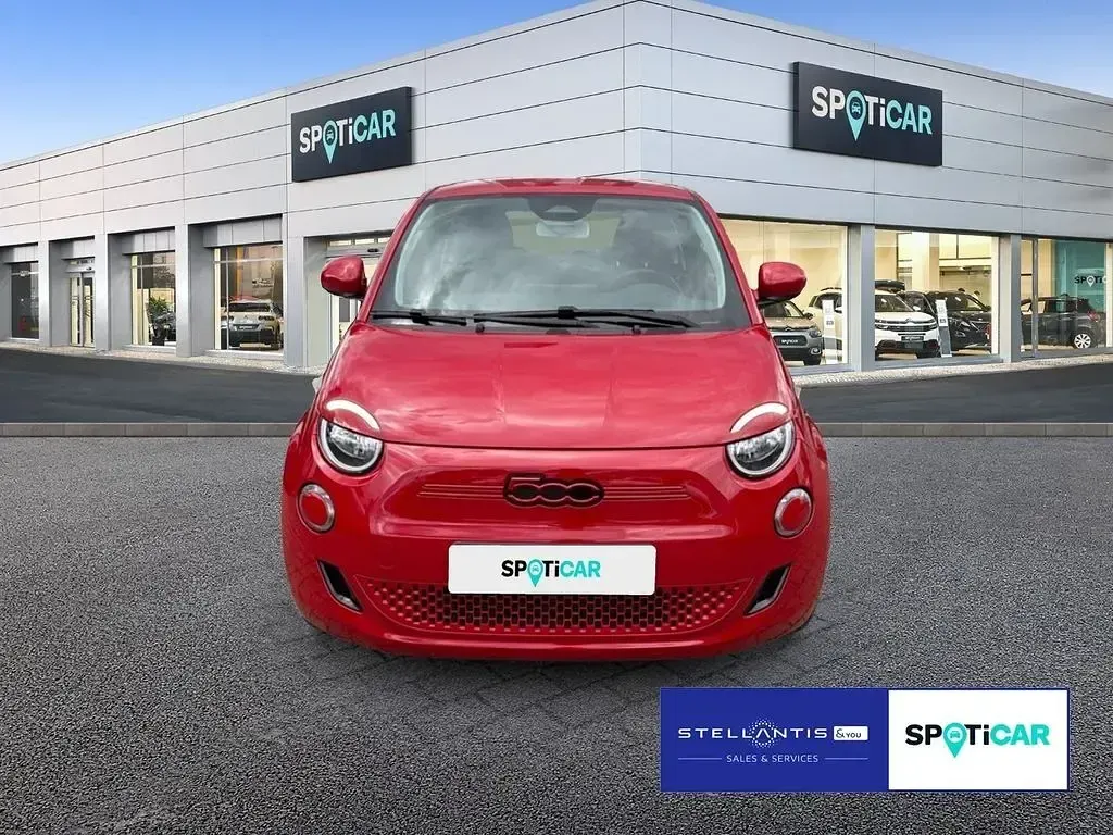 Gebraucht Fiat 500e Red 86 kW (118 PS) 2023 Rot Limousine