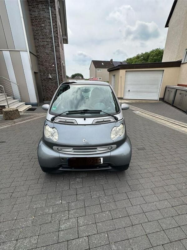 Grau Gebraucht 2004 Smart ForTwo Coupé Passion Coupé | 2.000 € (Guter Preis) - Bild 1/4