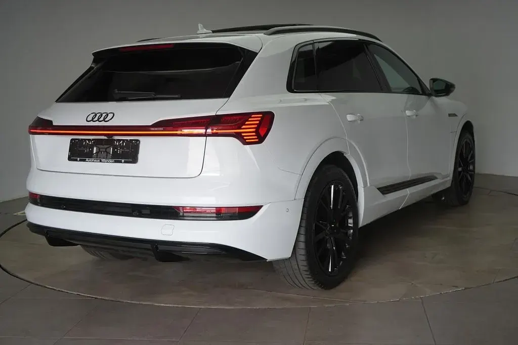 Gebraucht Audi e-tron Black Edition 300 kW (408 PS) 2023 Weiß SUV