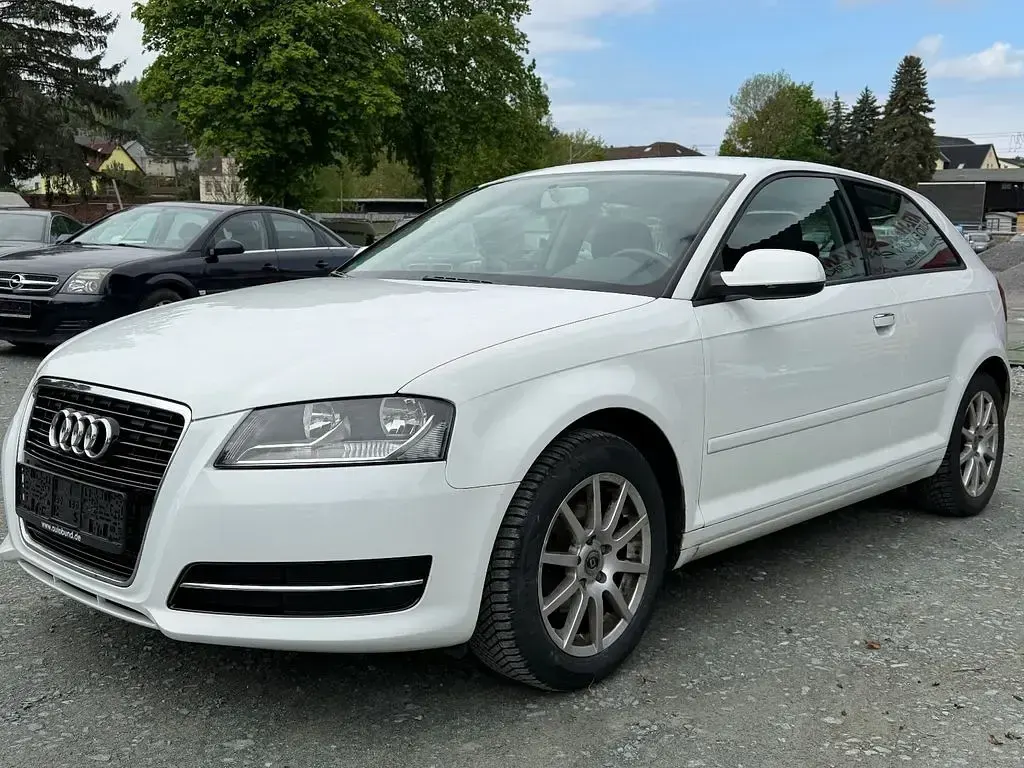 Gebraucht Audi A3 Attraction 105 PS (77 kW) 2010 Weiß Kleinwagen