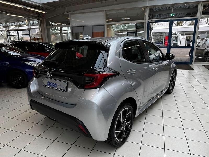 Gebraucht Toyota Yaris Team 125 PS (91 kW) 2022 Silber Kleinwagen