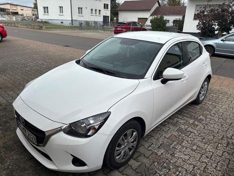 Weiß Gebraucht 2019 Mazda 2 Center-Line Limousine | 12.000 € (Fairer Preis) - Bild 1/3
