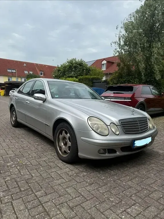Gebraucht Mercedes E200 Classic 122 PS (89 kW) 2005 Silber Limousine