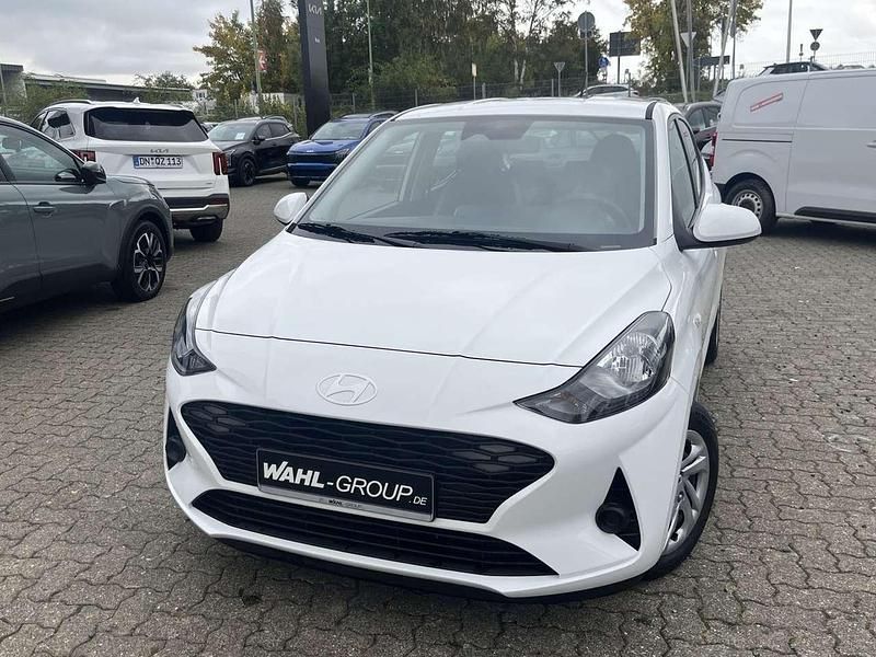 Weiß Neu 2025 Hyundai i10 Trend Kleinwagen | 16.970 € (Guter Preis) - Bild 1/4