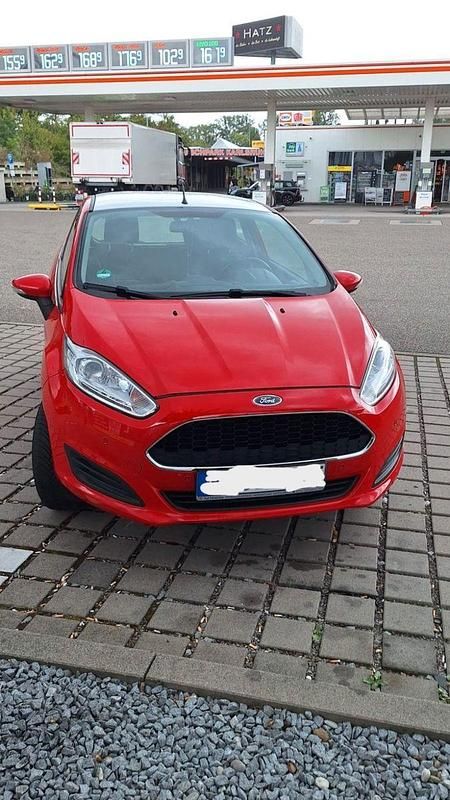 Gebraucht Ford Fiesta Trend 80 PS (58 kW) 2016 Rot Kleinwagen