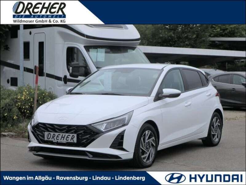 Atlas white / sol Gebraucht 2024 Hyundai i20 Kleinwagen | 18.880 € (Fairer Preis) - Bild 1/4
