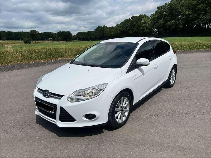 Frostweiß Gebraucht 2013 Ford Focus Trend Kleinwagen | 4.290 € (Guter Preis) - Bild 1/4