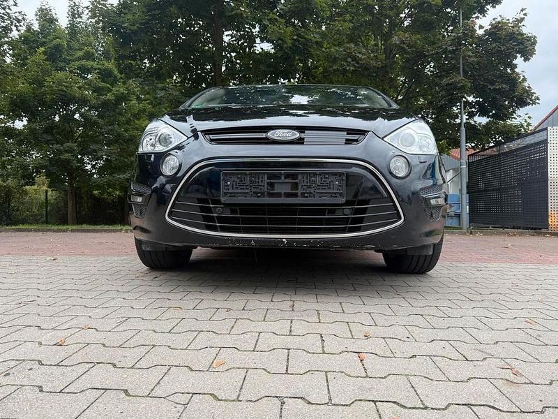 Schwarz Gebraucht 2012 Ford S-MAX Titanium Van / Kleinbus | 7.500 € (Guter Preis) - Bild 1/4