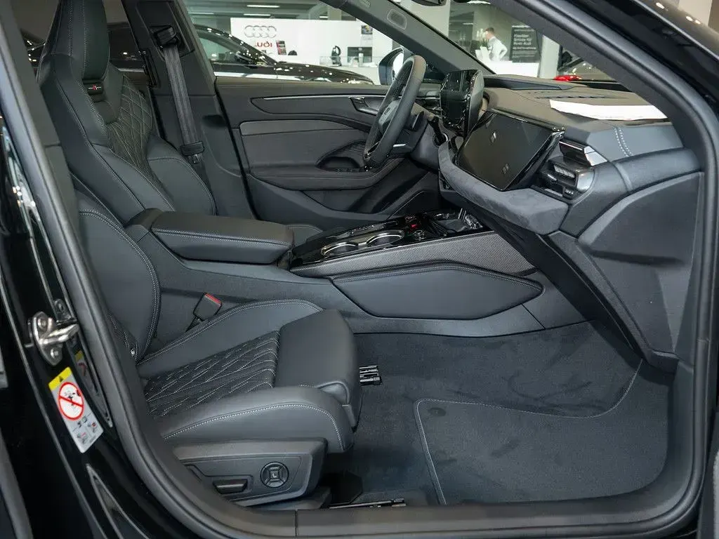 Gebraucht Audi A6 Sport 204 PS (150 kW) 2026 Mitternachtsgrün Limousine