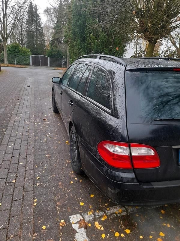 Gebraucht Mercedes E220 Classic 150 PS (110 kW) 2006 Schwarz Kombi