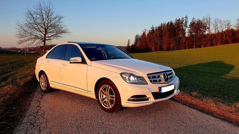 Gebraucht Mercedes C220 Elegance 170 PS (125 kW) 2014 Weiß Limousine