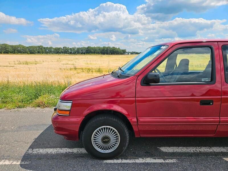 Rot Gebraucht 1994 Plymouth Voyager Van / Kleinbus | 8.900 € - Bild 1/4