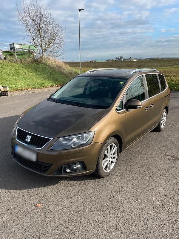 Braun Gebraucht 2011 Seat Alhambra Van / Kleinbus | 8.400 € (Guter Preis) - Bild 1/4