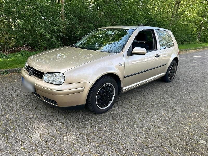Gebraucht VW Golf IV 102 PS (75 kW) 2003 Gold Kleinwagen