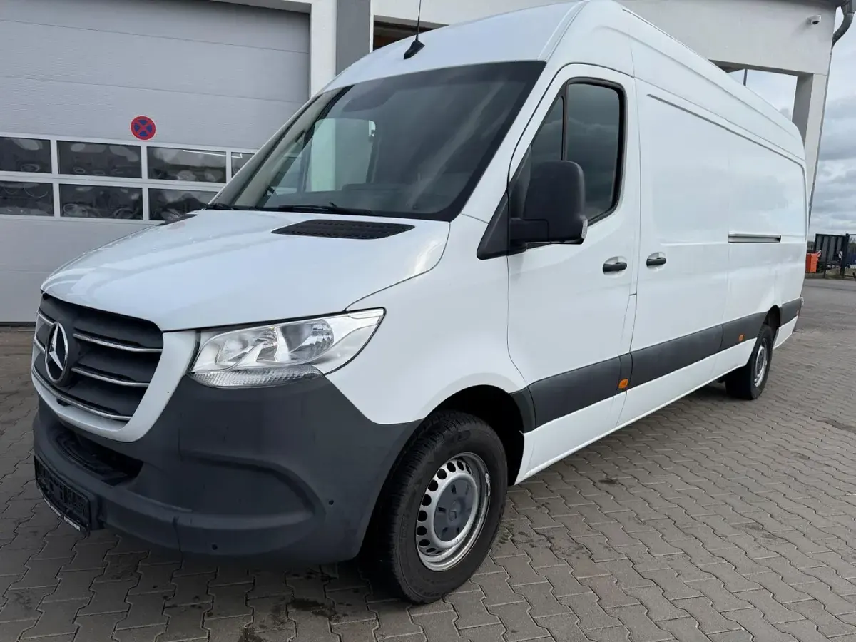 Używany Mercedes Sprinter 190 KM (139 kW) 2021 Biały Van