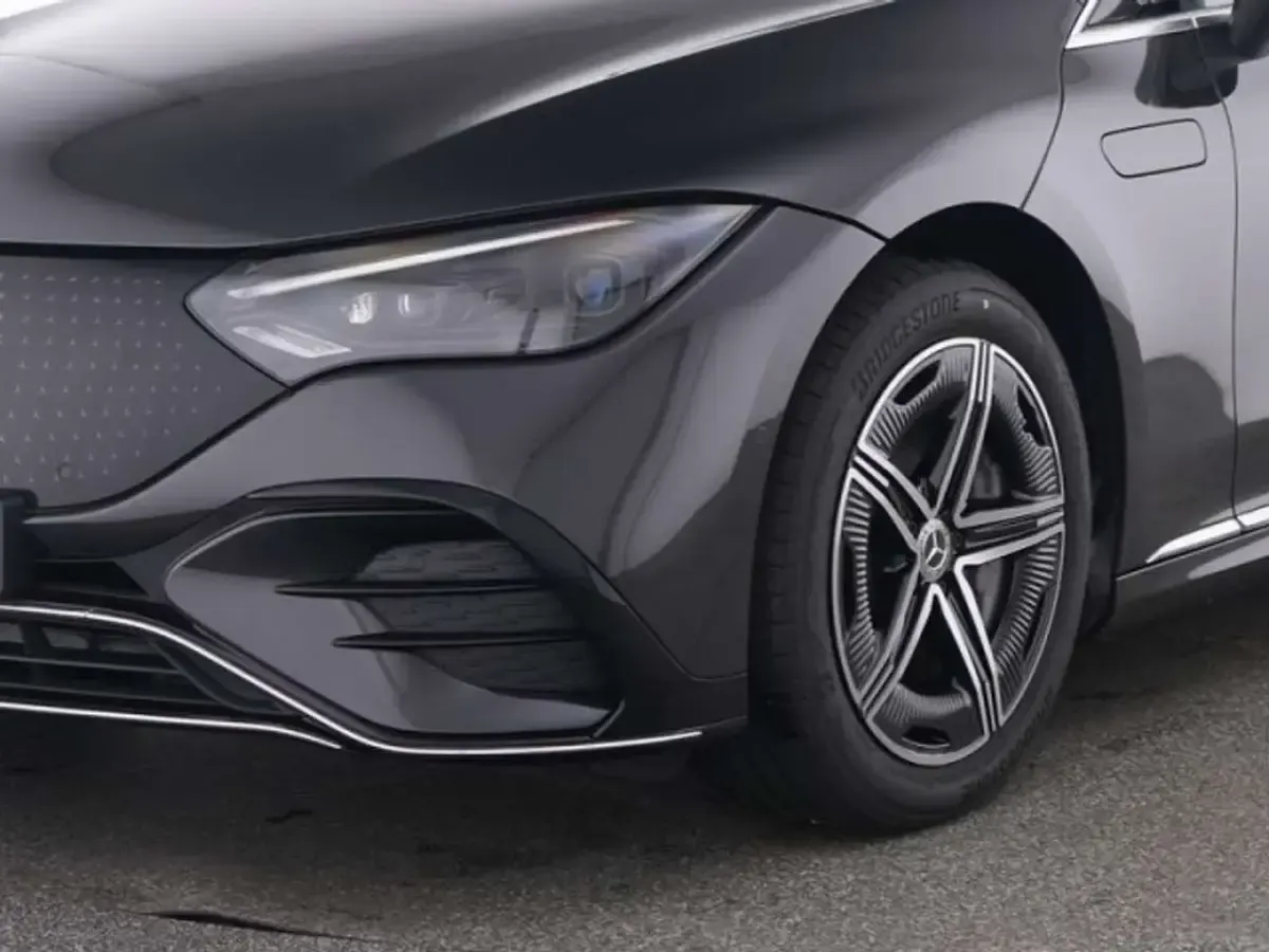Gebraucht Mercedes EQE300 AMG 180 kW (245 PS) 2025 Lack graphitgrau Limousine