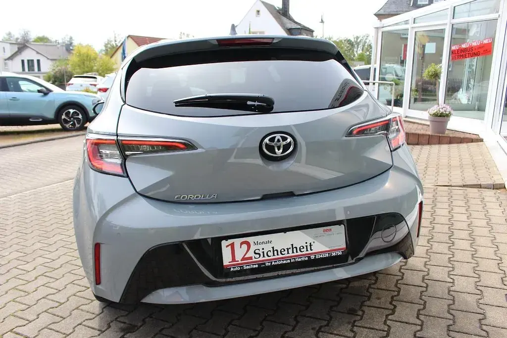 Używany Toyota Corolla Team 116 KM (85 kW) 2022 Szary Sedan/Limuzyna