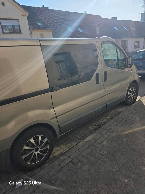 Gebraucht Opel Vivaro 146 PS (107 kW) 2008 Grün Van / Kleinbus