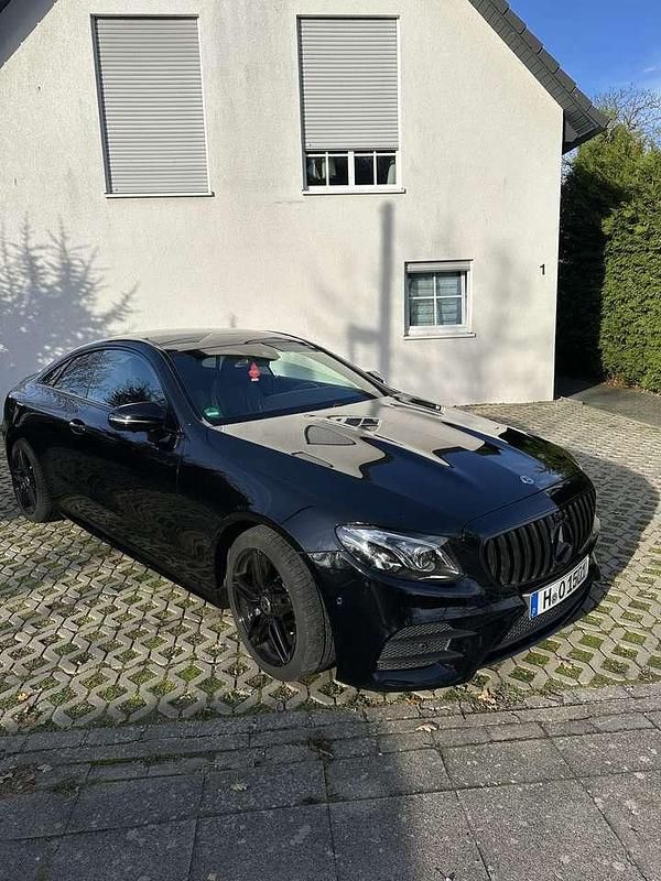 Gebraucht 2018 Mercedes E220 AMG line Coupé | 38.500 € (Teuer) - Bild 1/4