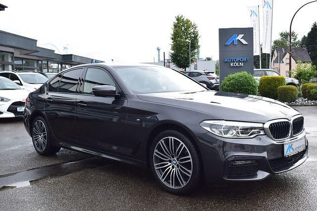 Grau Gebraucht 2020 BMW 520 M Sport Limousine | 33.890 € (Fairer Preis) - Bild 1/4