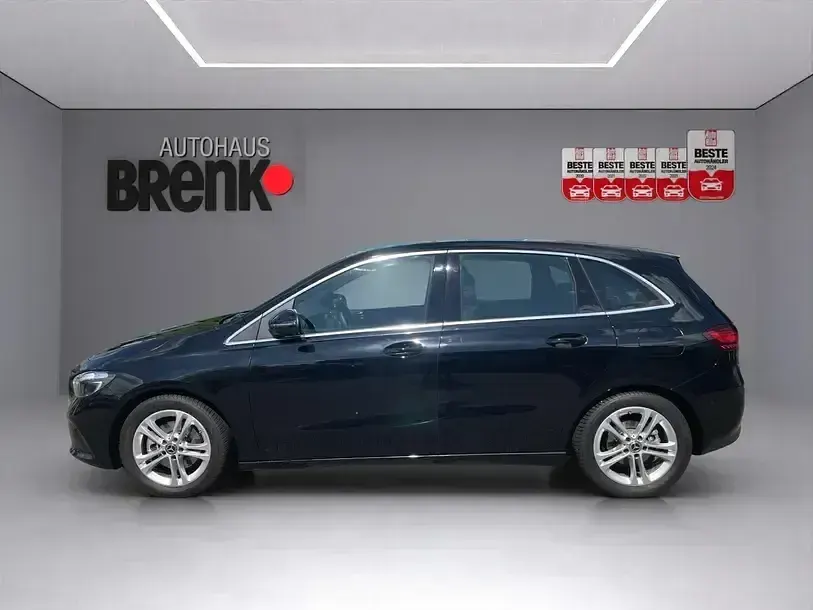 Gebraucht Mercedes B180 136 PS (100 kW) 2024 Nachtschwarz  unilack Kleinwagen