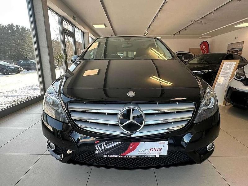 Gebraucht Mercedes B180 122 PS (89 kW) 2013 Schwarz Van / Kleinbus