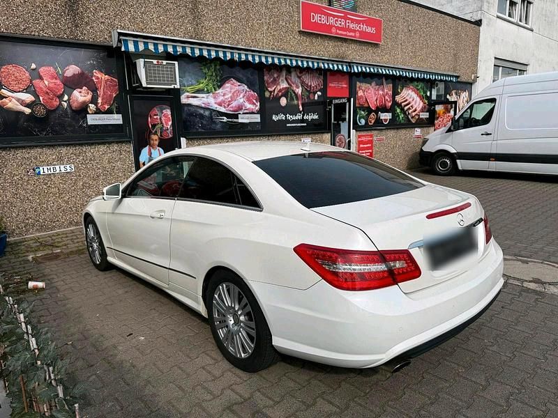 Gebraucht Mercedes E250 204 PS (150 kW) 2010 Weiß Coupé