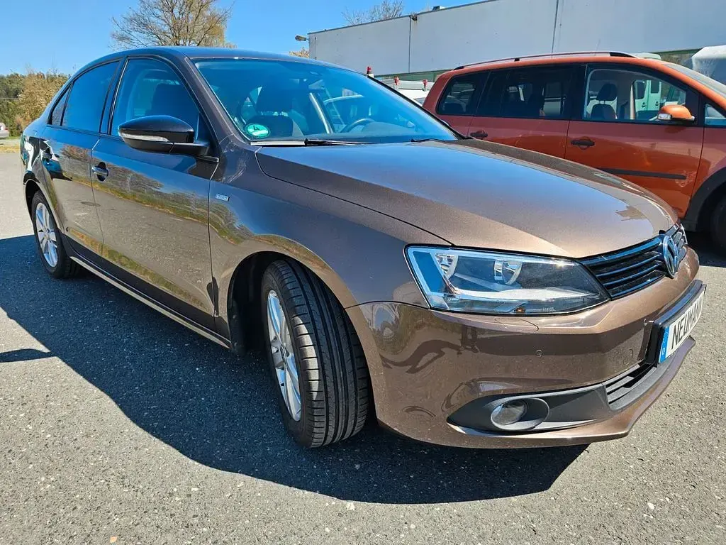 Gebraucht VW Jetta Match 122 PS (89 kW) 2012 Braun Limousine