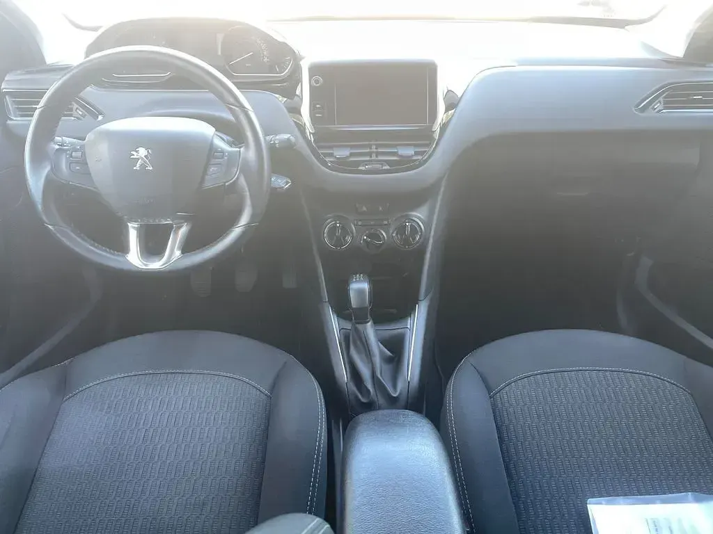 Gebraucht Peugeot 208 82 PS (60 kW) 2019 Schwarz Kleinwagen