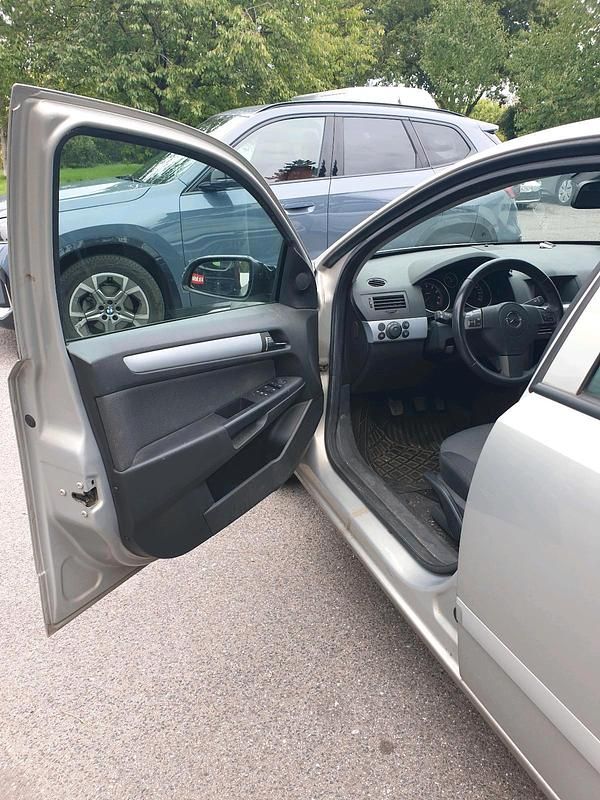 Gebraucht Opel Astra 105 PS (77 kW) 2006 Grau Limousine