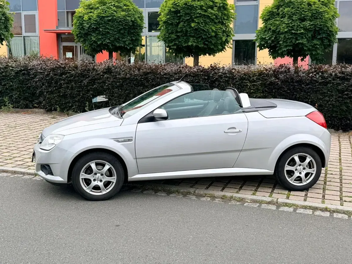Gebraucht Opel Tigra 90 PS (66 kW) 2005 Silber Cabrio